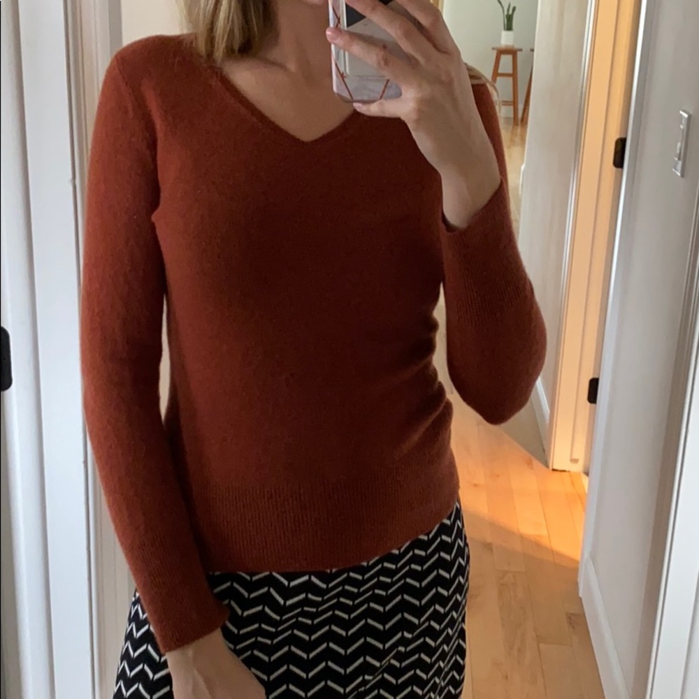 100%cashmere v neck